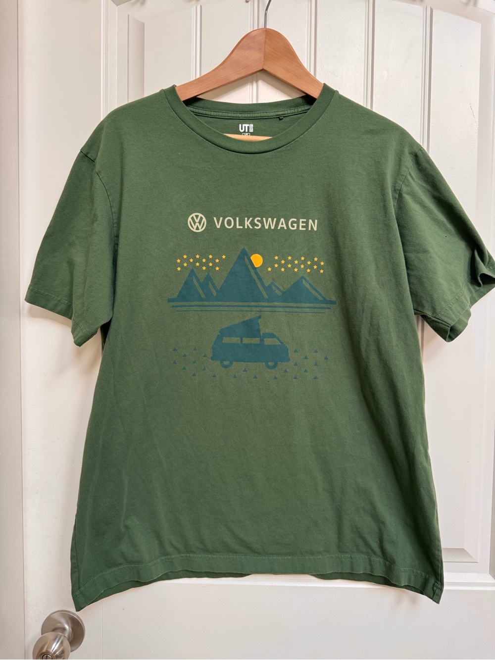 Uniqlo x Volkswagen Green Graphic T-Shirt. Size L